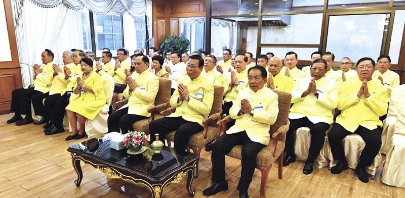 ศ.พิเศษ พรเพชร วิชิตชลชัย ประธาน สนช., พล.ต.อ.พิชิต ควรเดชะคุปต์ ประธานคณะ กก.จัดงาน, สุรชัย เลี้ยงบุญเลิศชัย รองประธาน สนช.คนที่ 1, พีระศักดิ์ พอจิต รองประธาน สนช.คนที่ 2 พร้อมด้วยสมาชิกสภานิติบัญญัติแห่งชาติ และบุคลากรของสำนักงานเลขาธิการวุฒิสภา และสำนักงานเลขาธิการ สภาผู้แทนราษฎร ร่วมในพิธี