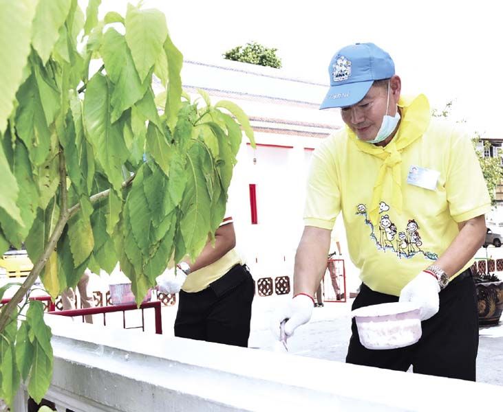 ปฏิบัติการจิตอาสา “เราทำความ ดี ด้วยหัวใจ” สภานิติบัญญัติแห่งชาติ ครั้งที่ 4 ทาสีรั้วกำแพงวัด กำแพงแก้ว ฐานพระอุโบสถ ทำความสะอาดภายในวัดและรอบพระอุโบสถ