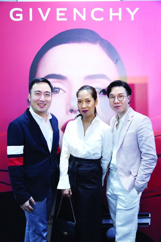 มร.เคนเน็ท นาวาโร, เอสเมรัลด้า อาเบะ, ตั้ม-ปริยวิทย์