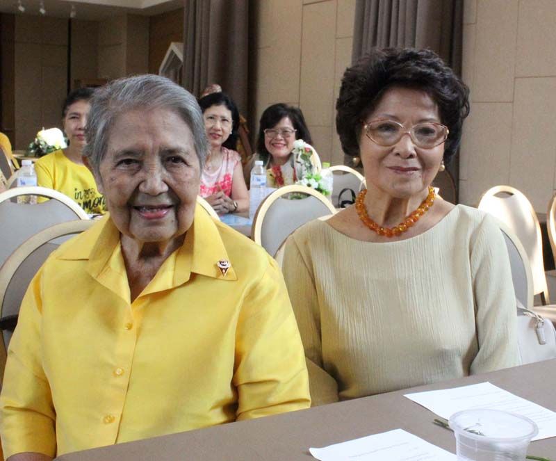 กัลยา บำรุงผล รุ่น 69 กับ บุญธิดา เลิศดำริห์การ รุ่น 75