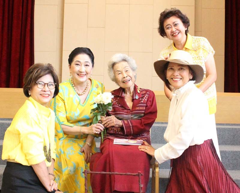 ศิษย์วัฒนา รุ่น 92 ภาวิไล บุราวาศ, ผาณิต พูนศิริวงศ์, มาลินี ศาลิคุปต์  หรือ ดรรชนี ฟ๊อกกิ้งแฮม และ แววตา อัมพรายน์