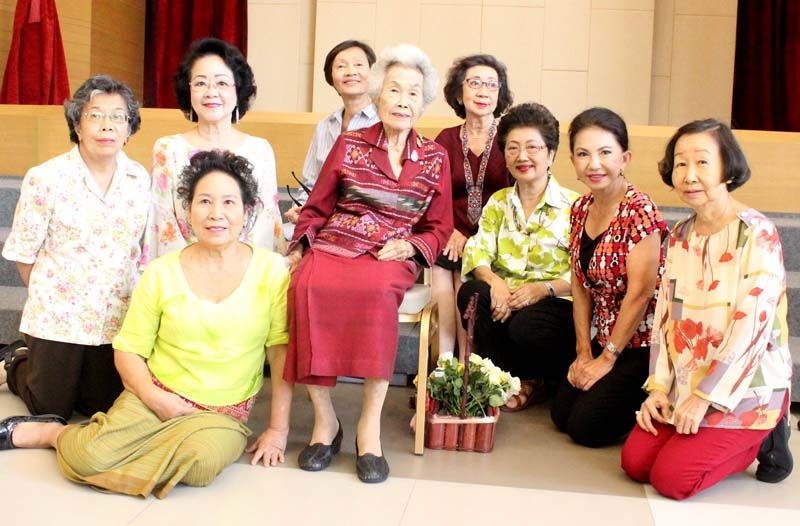 ศิษย์วัฒนา รุ่น 89 ภารดี สนิทวงศ์ ณ อยุธยา, ดารณี ศุระศุรางค์, อรพิม นาคะธีรานนท์, พญ.ยลวิไล เศรษฐบุตร, นภาพร พัฒนภักดี, ทิพย์วัล เทพหัสดิน ณ อยุธยา, จารุรัช ตันตราภรณ์ และ กรรณิการ์ เดลี่