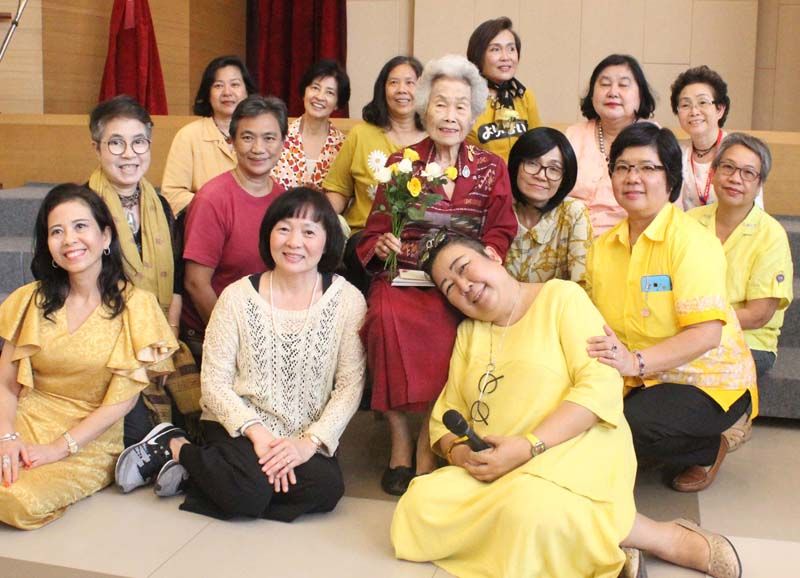 ศิษย์วัฒนา รุ่น 102, รุ่น 103, รุ่น 104, รุ่น 105 รวมตัวมอบดอกไม้อวยพรวันเกิด