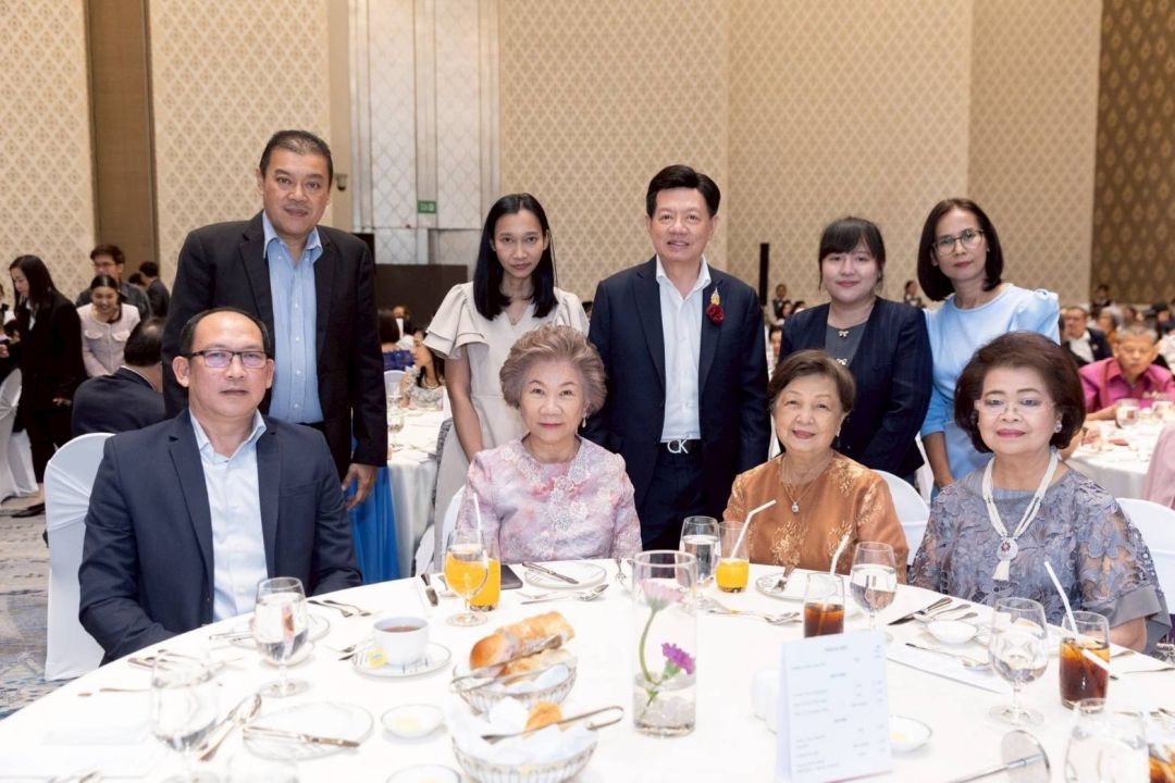 ลัดดาวัลย์ จงวิศาล, ธีระพันธุ์ เพ็ญโรจน์, กุศลินี วิเศษสรรพน์,  กรองกาญจน์ ถนอมพล และ สาธิต อิงควัต