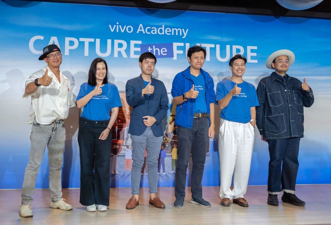 ภัทร โกมลฐิตินันท์  และ ผศ.กานตชาติ เรืองรัตนอัมพร พร้อมวิทยากร คณะกรรมการ และช่างภาพมืออาชีพ