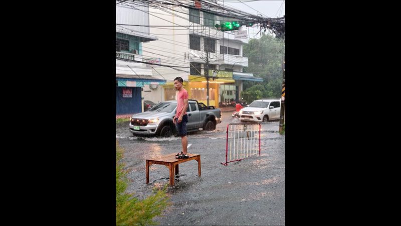 Heavy Udon Thani rainfall causes flooding, electrocution tragedy | News by Thaiger