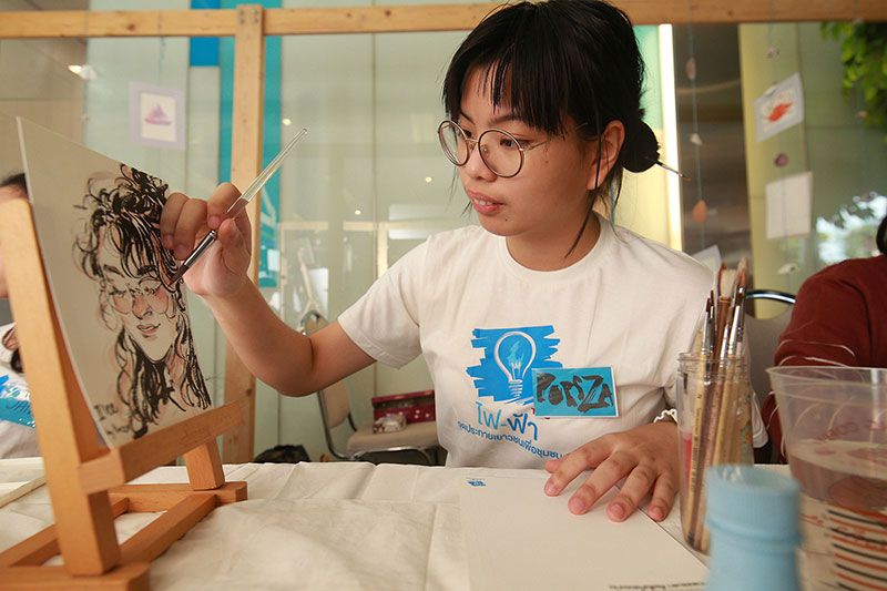 ธัญกัญจน์ วณิชย์ชัชวาลกุล โชว์ฝีมือวาดภาพเหมือน 