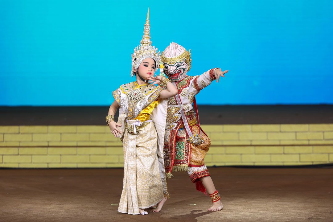 การแสดงโขนเด็ก ถ่ายทอดเรื่องราวรามเกียรติ์โดยนักแสดงตัวน้อย