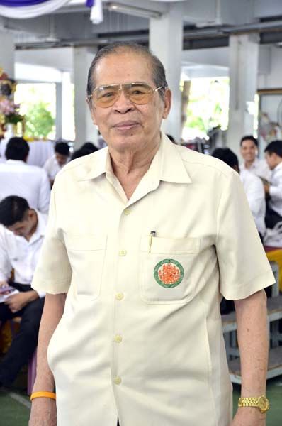 จตุพร รัตนวราหะ ครูอาวุโสเป็นผู้กล่าวนำบูชาครู