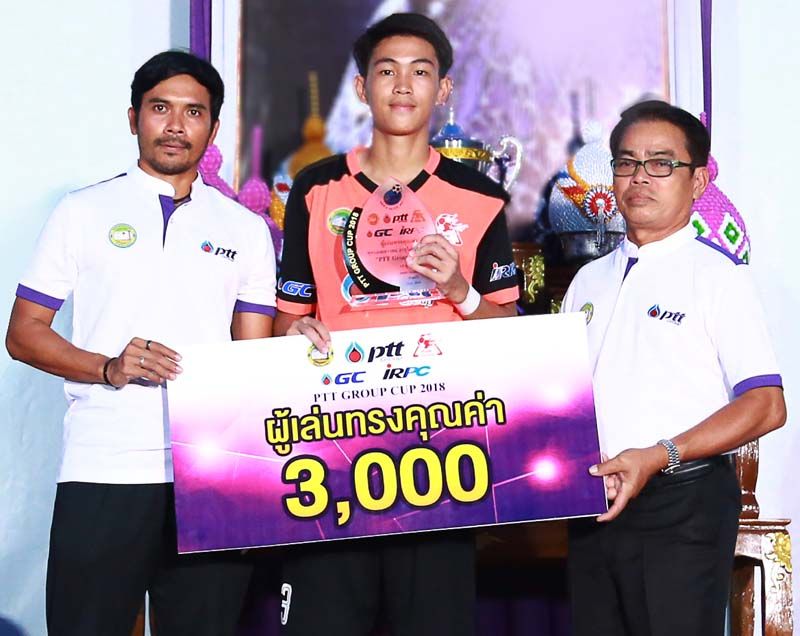 ชนัญพงศ์ ธนวราประสิทธิ์ รับรางวัลผู้เล่นทรงคุณค่า