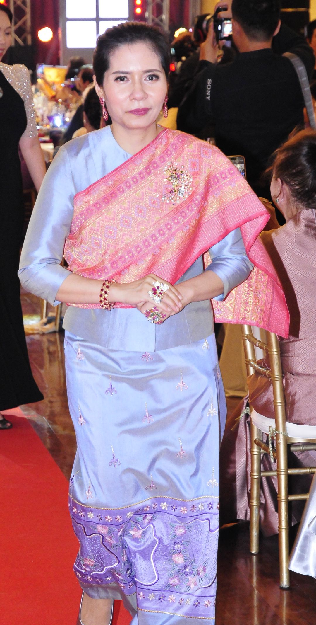 นางแบบกิตติมศักดิ์ร่วมเดินแฟชั่นโชว์ชุดพิเศษ