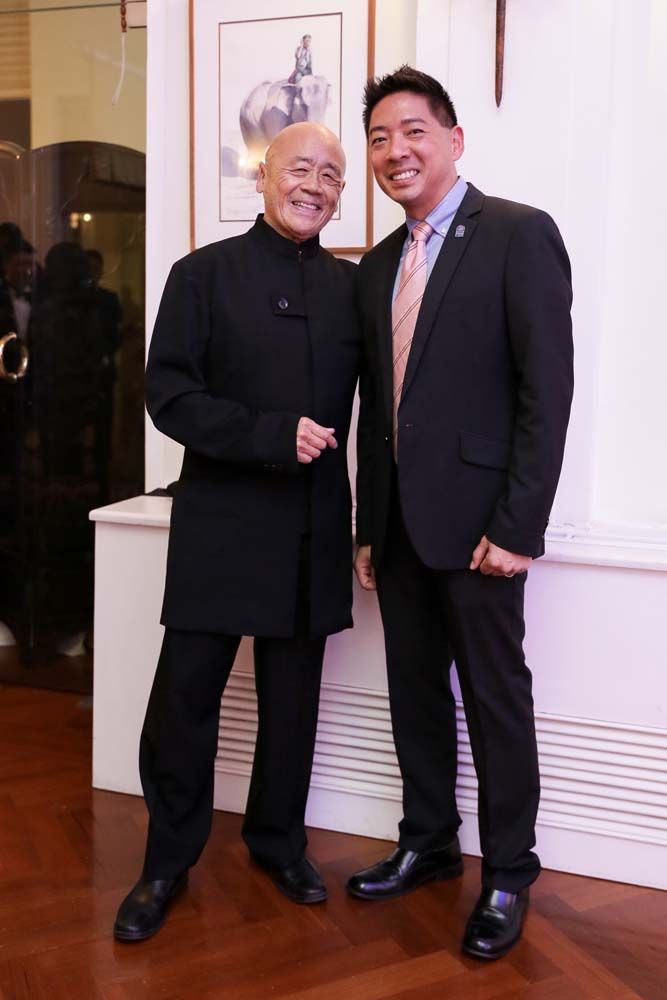 เชฟเคน ฮอม, ทิโมธี โล๊ก 