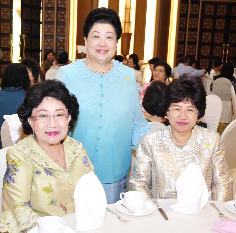 เดือนฉาย คอมันตร์,  ผศ.ดร.วชิรญา บัวศรี และบุตรสาว ผศ.ดร.วิรชฎา บัวศรี