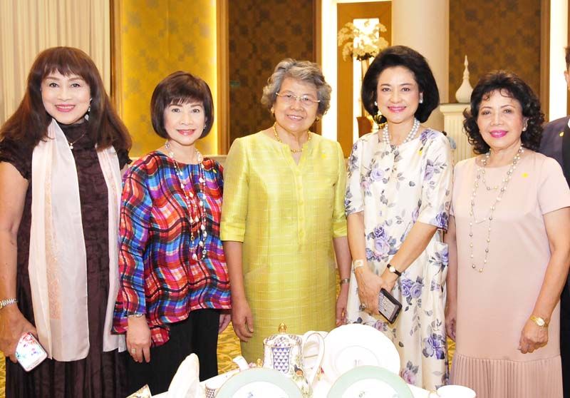 วรรณพร กันทาธรรม กับ วัชรี ศรินทุ ร่วมโชว์ผลงาน มี อรดาริน ศิลามงคล, ปาริชาติ จันทร์ศรี และ สมคิด ศรีอ่อน ร่วมยินดี

ออร่าความน่ารักสดใส และความสามารถอันล้นเหลือของซุป’ตาร์วัย 6 ปี น้องอินเตอร์-รุ่งลดา รุ่งลิขิตเจริญ ได้รับการพิสูจน์อีกครั้ง หลังจากที่ น้องอินเตอร์ สามารถจูงมือ น้องอาร์ตี้ น้องชายสุดเลิฟ
