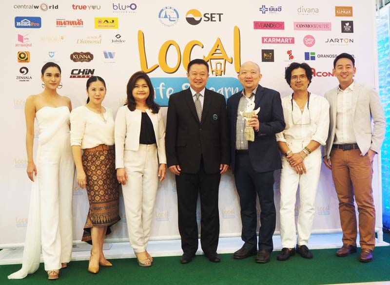 หยาดทิพย์ ราชปาล, ฐาปนีย์ เกียรติไพบูลย์, ลดาวัลย์ กันทวงศ์, ยุทธศักดิ์ สุภสร ผู้ว่าฯ ททท., บอย โกสิยพงษ์,
กงพัฒน์ ศักดาพิทักษ์ และ พิพัฒน์ วิทยาปัญญานนท์