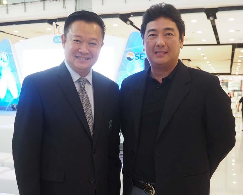 ยุทธศักดิ์ สุภสร ผู้ว่าฯ ททท. และ ผรณเดช พูนศิริวงศ์ กรรมการผู้จัดการ นสพ.แนวหน้า