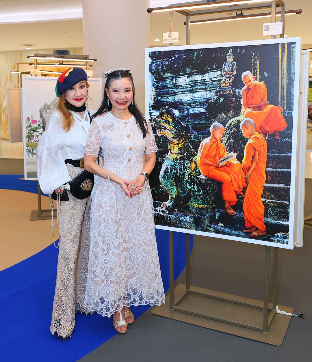 กลอเรีย และ เมย์ มหาดำรงค์กุล