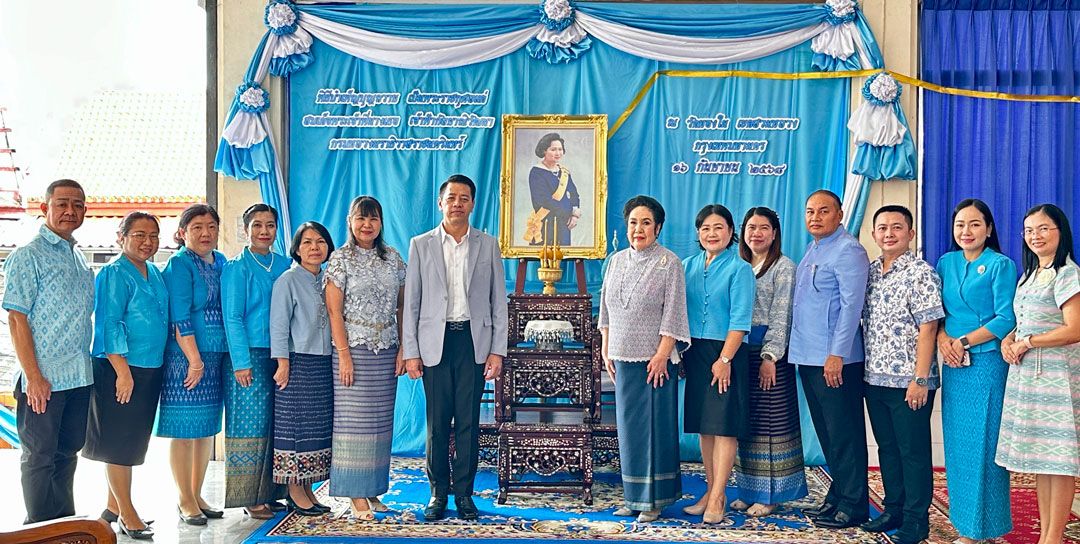 (จากซ้าย) อำนาจ สังข์ทอง,ศิริพร ทุมภา,วลิดา จารึกสถิตย์วงศ์,อนุตรา จิตรเที่ยง,พรปวีณ์ เพ็ชรรัตน์,มาลัย ภัทรมณีนิล,บัญชา สืบกระพัน,สุมนา อภินรเศรษฐ์,มณีรัตน์ มะลิอ่อง,เปมิกา ไหมวัด,พรหมพิมาน ไชยหงษ์คำ,พัฒ  ชุติวรวัลคุ์,วรินทร กนกวงศ์อนันต์,พรสวรรค์ สุวรรณกิตติ  