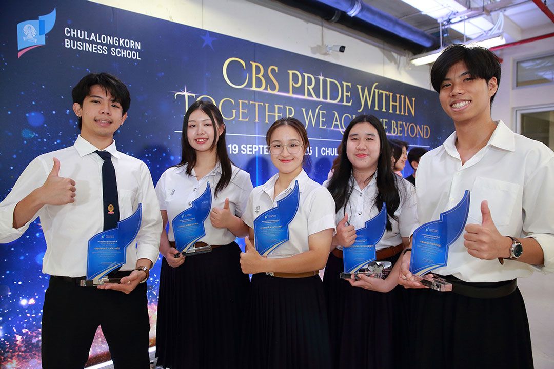 นิสิตกลุ่มนักกีฬาดีเด่น รับโล่ประกาศเกียรติคุณ