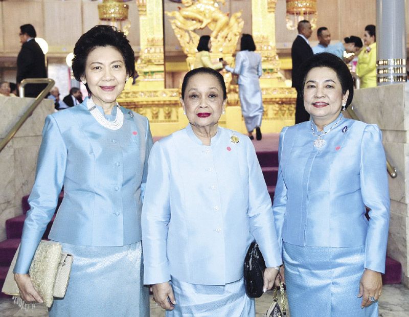 
ท่านผู้หญิงอินทิรา พลธร, ท่านผู้หญิงอรนุช อิศรางกูร
ณ อยุธยา, คุณหญิงอรุณวรรณ ศรีสมทรัพย์

