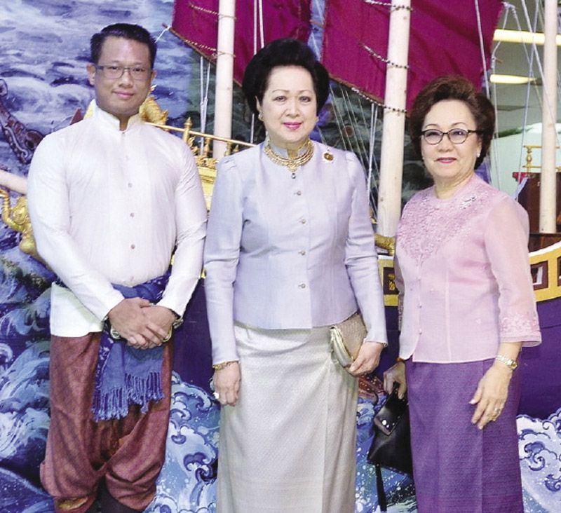
ท่านผู้หญิงภรณี มหานนท์ กับ ตฤป กีรติบุตร, สุชาดา ตีระพัฒนกุล

