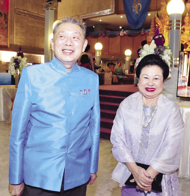 
ม.ร.ว.จักรรถ จิตรพงศ์ และ คุณหญิงขวัญตา เทวกุลฯ

