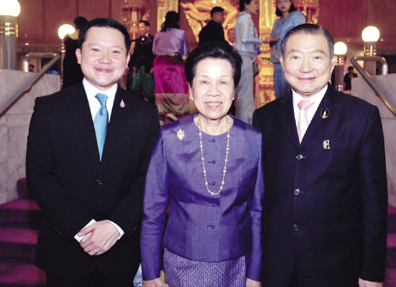 
เจริญ-คุณหญิงวรรณา-ฐาปน สิริวัฒนภักดี