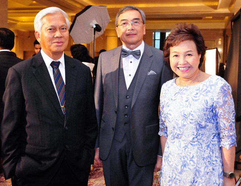 ประเวศวุฒิ ไรวา ต้อนรับ ศ.พิเศษ จุลสิงห์
วสันตสิงห์ และ เพชรรัตน์ เอกแสงกุล