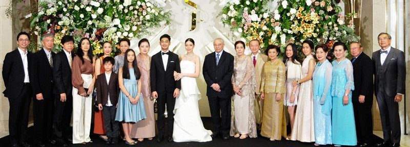 เครือญาติฝ่ายชาย นำโดย คุณลุง-คุณป้า อมเรศ-ภัทรา ศิลาอ่อน, สะใภ้ มณีสุดา ศิลาอ่อน กับ สุภาพรรณ พิชัยณรงค์สงคราม,
ดาริกา-ศ.คลินิก เกียรติคุณ นพ.เหลือพร ปุณณกันต์