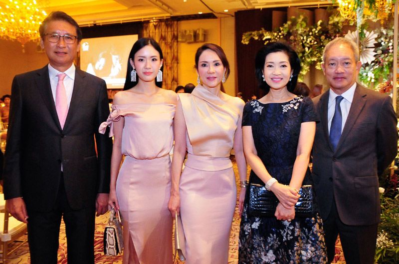 
จุลพยัพ-นราวดี-อภินรา ศรีกาญจนา กับ วิภาดา-ชนินทธ์ โทณวณิก
