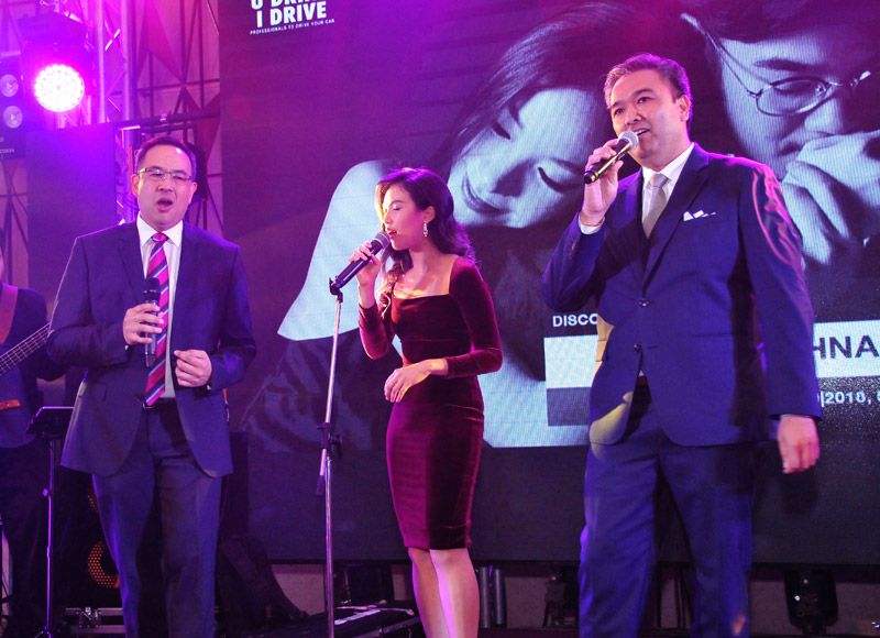 วิทูร-พรวิช ศิลาอ่อน และ น้องเอม-เพ็ญพิศา ศิลาอ่อน มาร่วม
ร้องเพลง “รักเธอผู้เดียว”