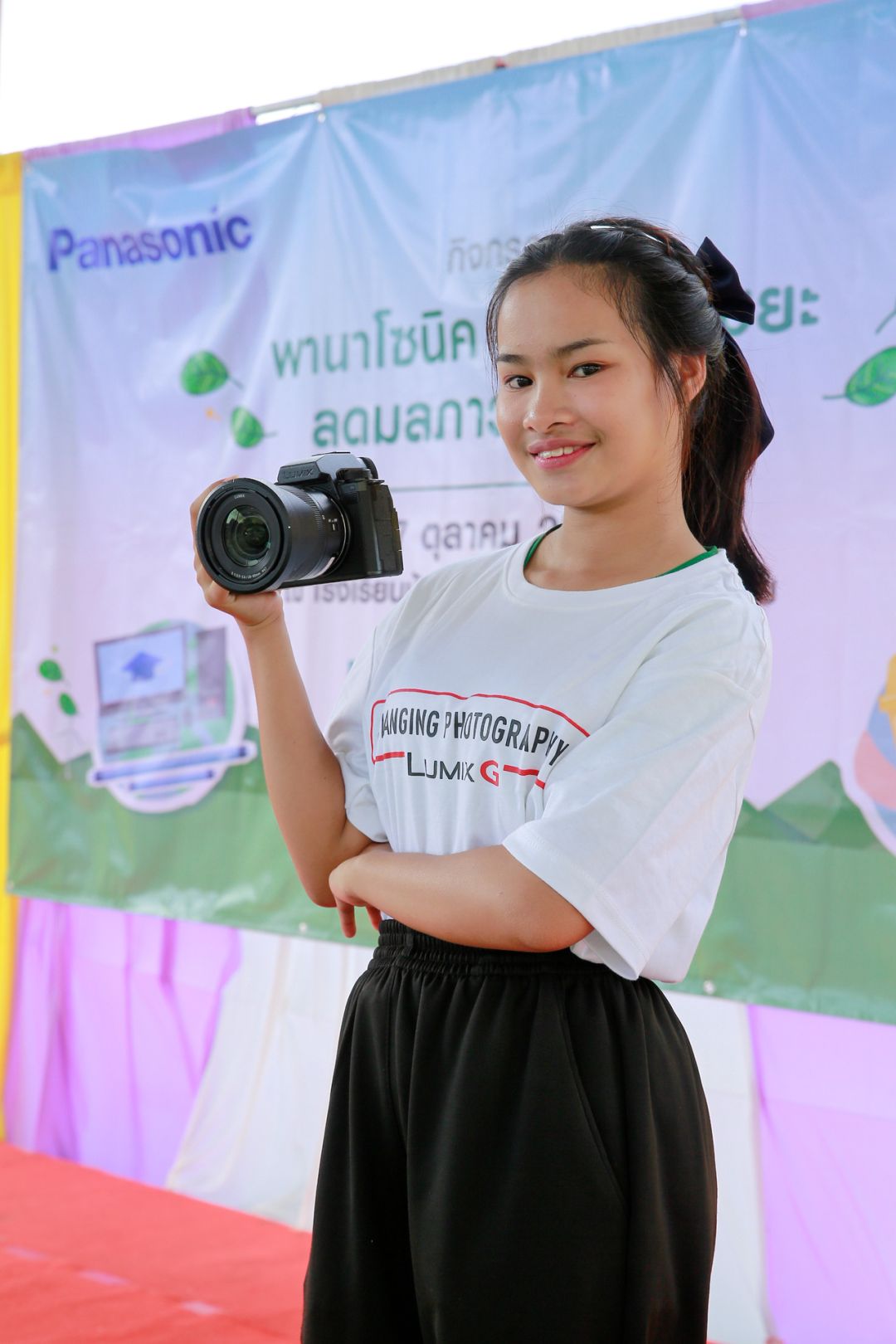 น้องอิ๋ว – เด็กหญิงอรวรา ข่าขอม นักเรียนชั้น ม.2 โรงเรียนบ้านโนนสวรรค์ จ.หนองคาย