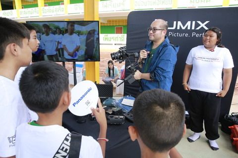 ไบร์ท–ชนินทร์ ขวัญพฤกษ์ จากช่อง YouTube Asayhi Channel ให้ความรู้เรื่อง มือใหม่เริ่มใช้กล้อง Mirrorless ถ่าย Video Content