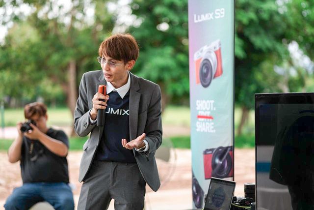 โย–โยชูวา สมารมย์ เจ้าของเพจ CreatorschoolThailand ให้ความรู้เรื่อง Solo Creator วิธีปั้นช่องหลักแสนและถ่ายคอนเทนต์ด้วยตัวคนเดียว