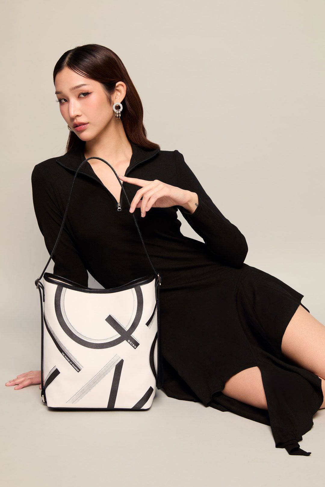 กระเป๋าทรงถัง QUINN ในคอลเลกชั่น The Power of Sharing พลังแห่งการให้