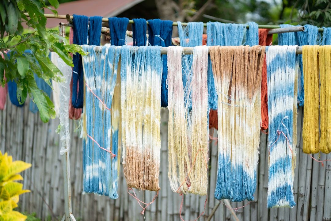 โครงการศูนย์การเรียนรู้ทอผ้าย้อมครามและสีธรรมชาติ บ้านกุดจิก