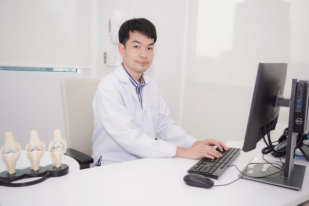 นพ.ปฐมฉัฐ พิสิฐวัฒนาภรณ์