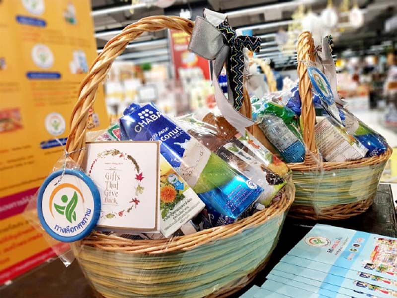 กระเช้าผลิตภัณฑ์ที่มีสัญลักษณ์ “ทางเลือกสุขภาพ หรือ Healthier Choice”