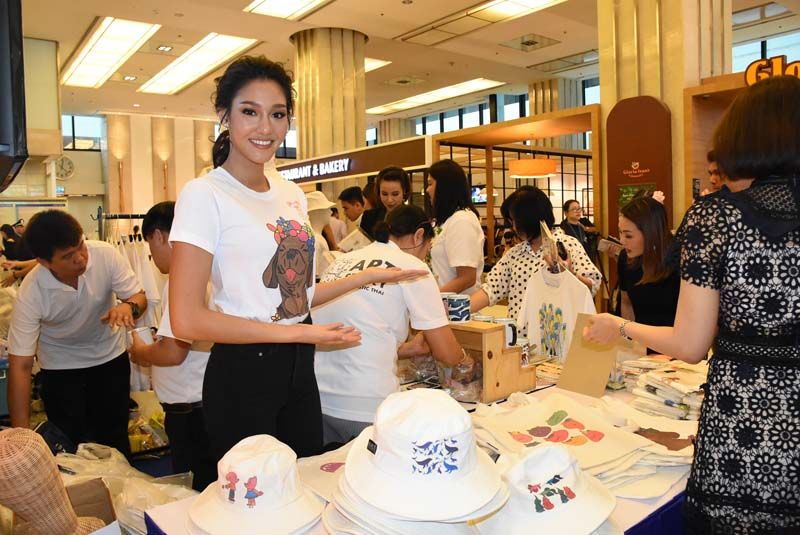 นิโคลีนร่วมกับ มูลนิธิออทิสติกแห่งประเทศไทย ออกร้านขายของ