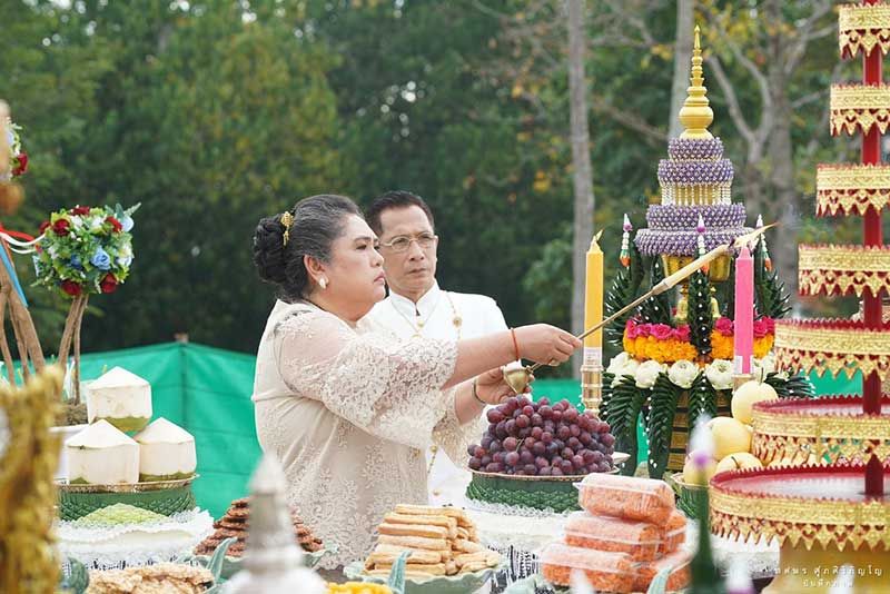 ราชตี สิงหศิวานนท์ จุดเทียนชัยสีชมพู บูชาสักการะ รัชกาลที่ 5