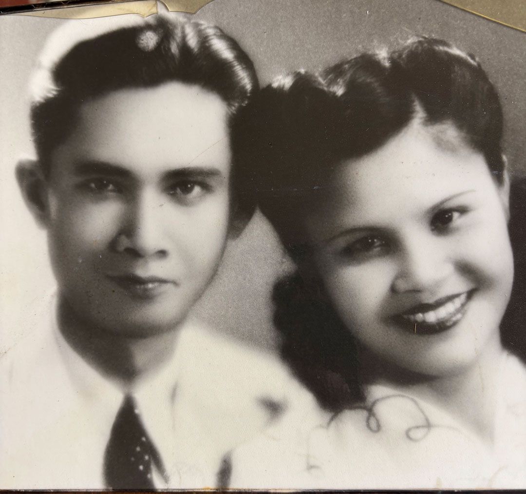 นายแนบกับนางดารา เมฆใหญ่ คุณพ่อคุณแม่ของ นันทวัน (เมฆใหญ่) สุวรรณปิยะศิริ ผู้เป็นบุคคลสำคัญที่สุดในชีวิต