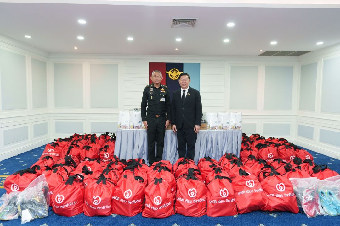  พลเอก นพดล ปิ่นทอง และ พิชัย จิราธิวัฒน์