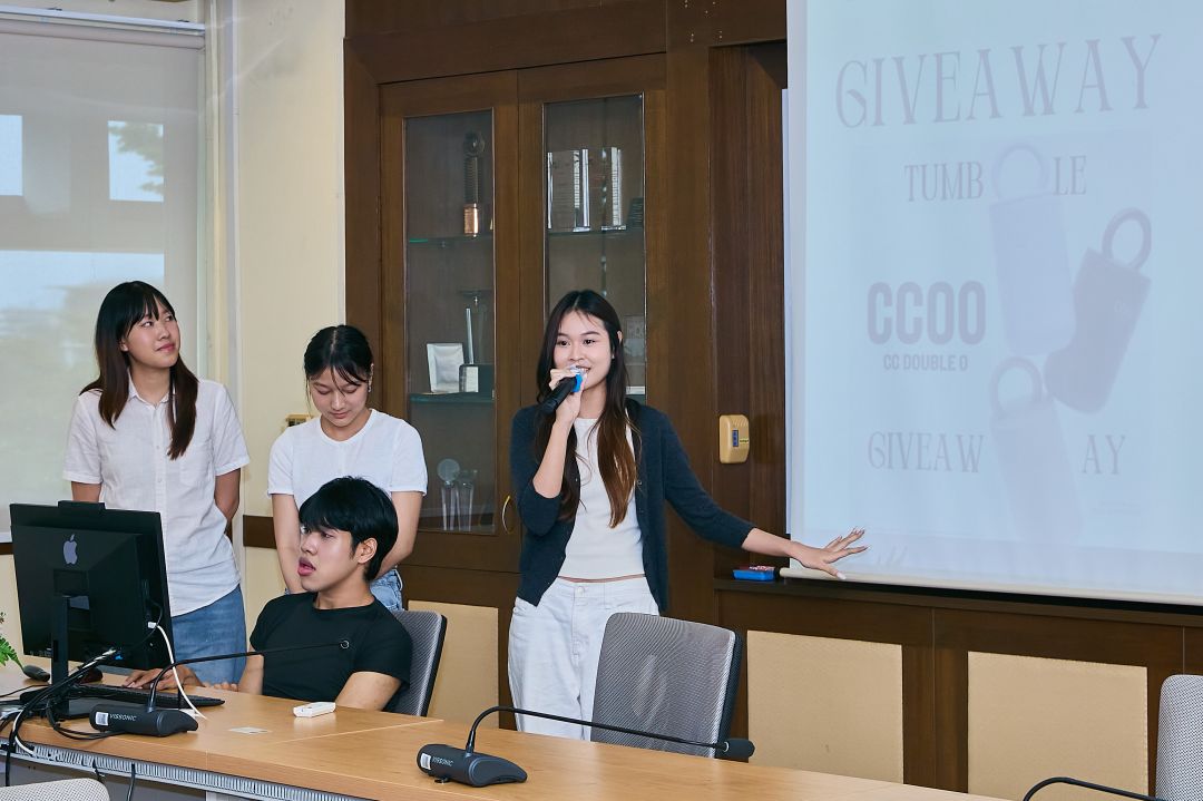 นักศึกษานำเสนอ Digital Communication Plan