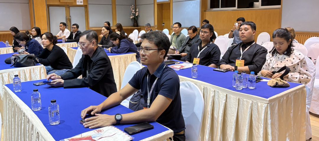 ชาวธรรมศาสตร์สุราษฎร์ธานีและใกล้เคียงมาร่วมงานคับคั่ง