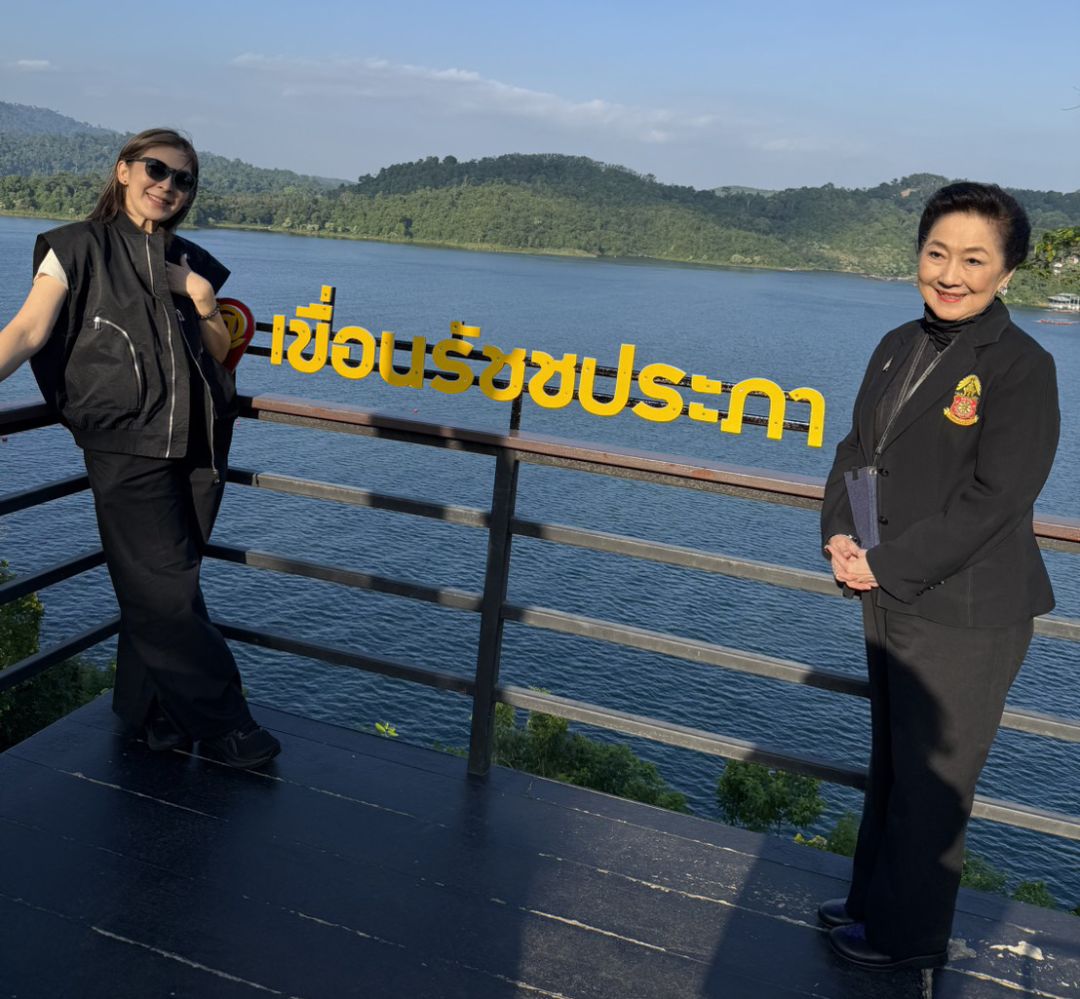 ผาณิต พูนศิริวงศ์ และ อรุณรัตน์ พูนศิริวงศ์ เที่ยวชมเขื่อนรัชชประภา