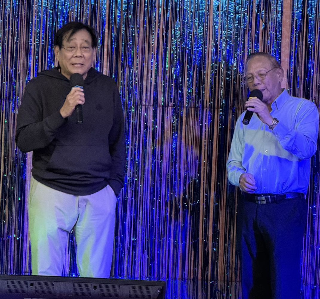 พิชัย ชุณหวชิร  และ ชัยศักดิ์ อังค์สุวรรณ โชว์ลูกคอในงานเลี้ยงรับรอง