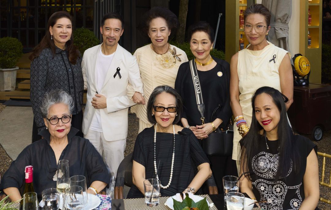 ทิพาพร อัชนันท์, อุรยา – ศิดารัศมิ์ พุทธินันทน์,ยุพาพร บุญเกตุ สหวัฒน์, อู้ พหลโยธิน , สัณหพิศ โพธิรัตนังกูร, ผาณิต พูนศิริวงศ์, และ ดร.กฤติกา คงสมพงษ์