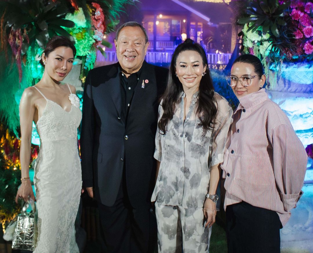 สัณหพิศ โพธิรัตนังกูร ต้อนรับ ศีกัญญา ศักดิเดช ภาณุพันธ์, ขรรค์ ประจวบเหมาะ และ ประภัสสร กาญจนสูตร