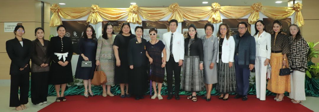 1.	รศ.นพ.ดิลก ภิยโยทัย ผอ.รพ.ธรรมศาสตร์ฯ พร้อมด้วยคณะกรรมการจัดงาน อาทิ ผศ.พญ.กริชา ไม้เรียง,อ.พญ.มัลลิกา ชวนเสงี่ยม,กรรณิกา ศิลปวรางกูร,ม.ล.ปุญยนุช เกษมสันต์,ผาณิต พูนศิริวงศ์, กฤติญา เรืองเวช, สุดจิตร์ สุดจิตต์, นิรมล จิรปิติ