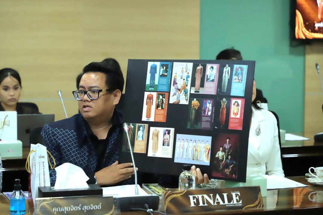 สุดจิตร์ สุดจิตต์ นำเสนอธีมชุดผ้าไทยจาก ห้องเสื้อ FINALE WEDDING STUDIO